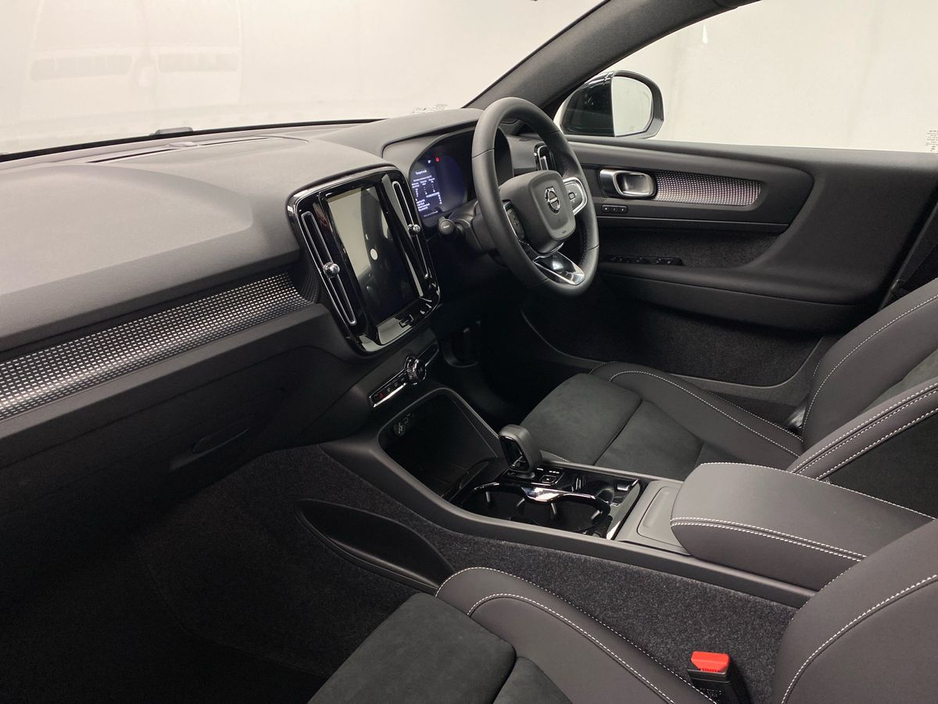 2026 Volvo EC40 - image 10