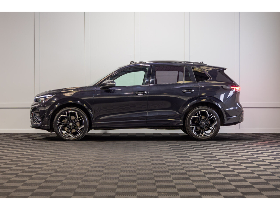 2024 Volkswagen Tiguan - image 3