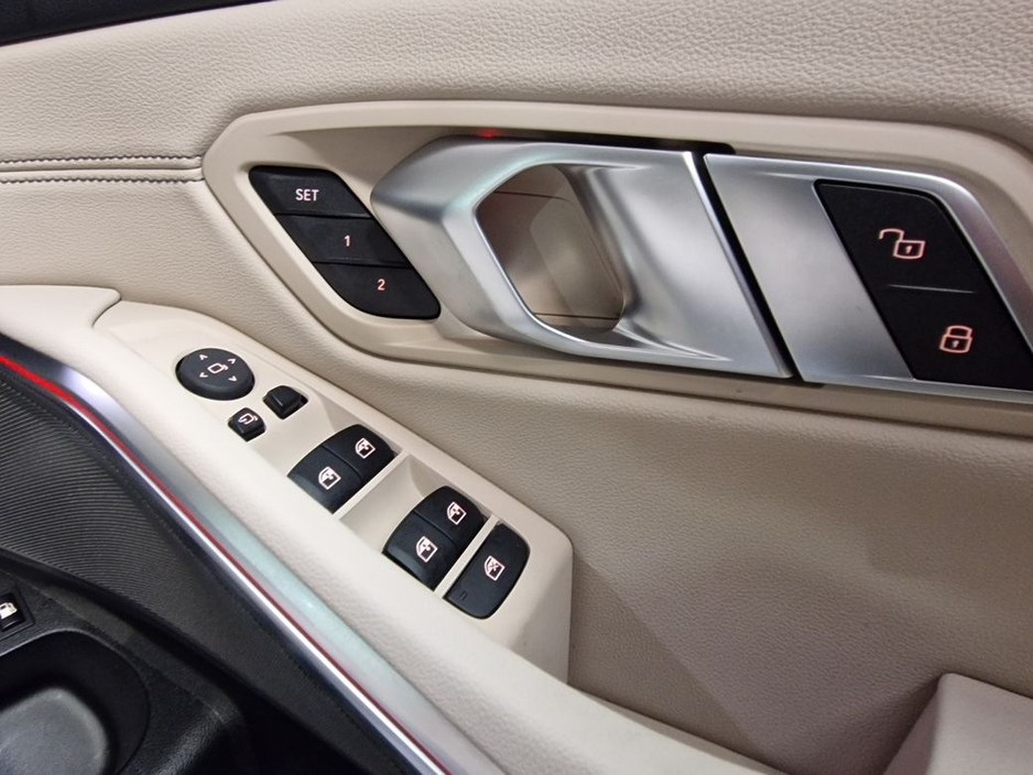 2023 BMW 3 Series - image 22