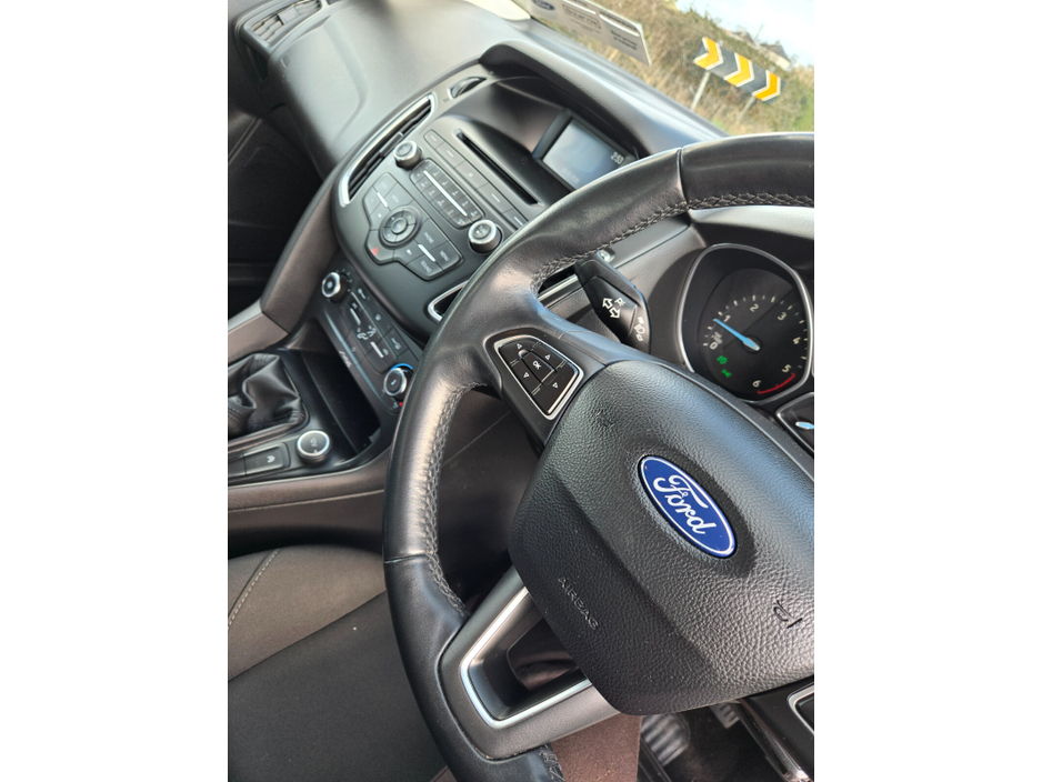 2015 Ford Focus - image 11