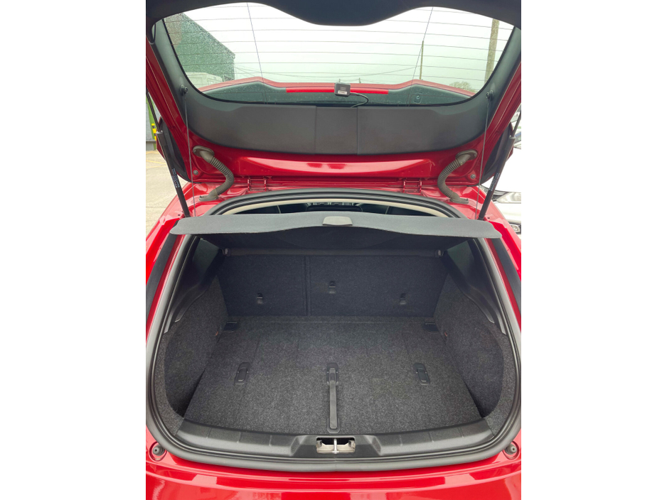 2016 Volvo V40 - image 24