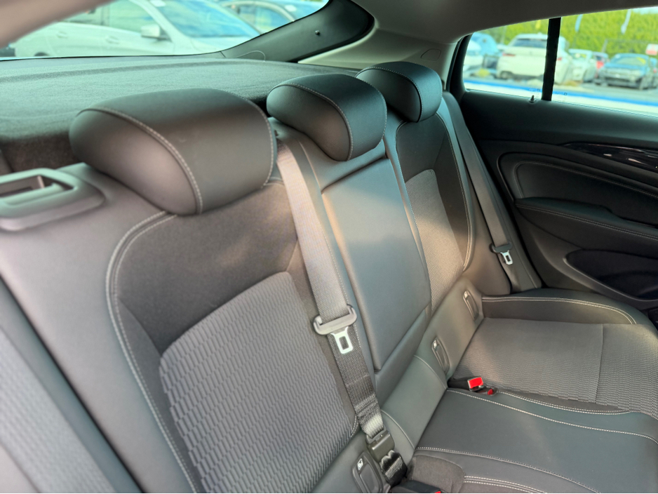 2018 Opel Insignia - image 30