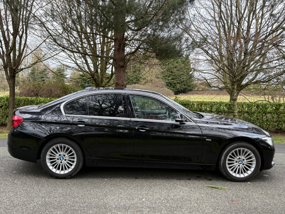 2017 BMW 3 Series - image 10