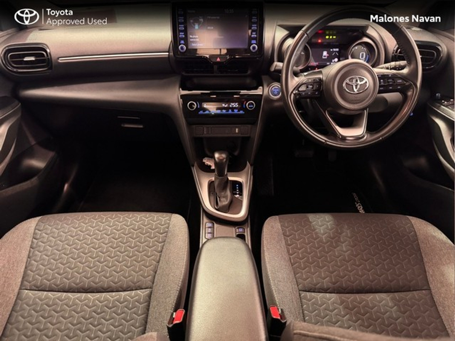 2023 Toyota Yaris Cross - image 8