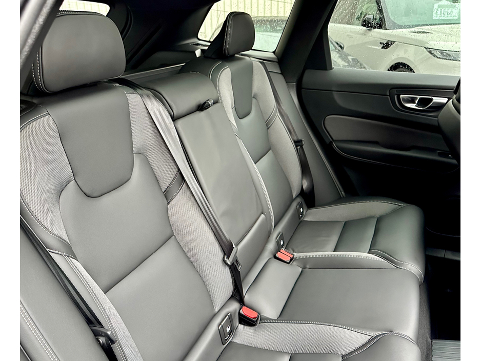 2025 Volvo XC60 AWD T6 TOP SPEC