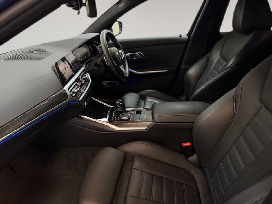 2019 BMW 3 Series - image 17