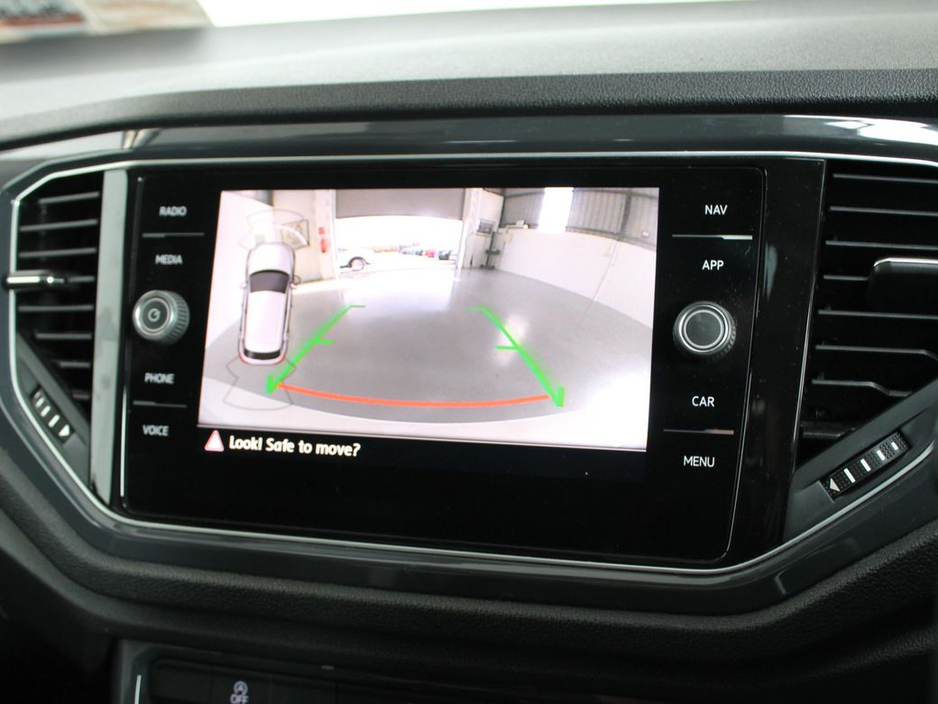 2019 Volkswagen T-Roc - image 19