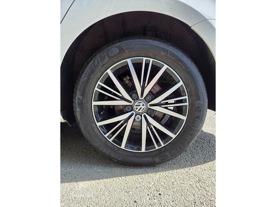 2017 Volkswagen Golf - image 10