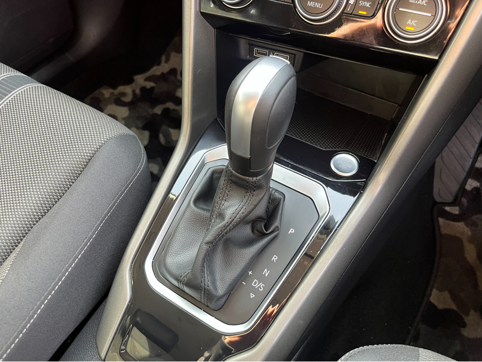 2020 Volkswagen T-Roc - image 18