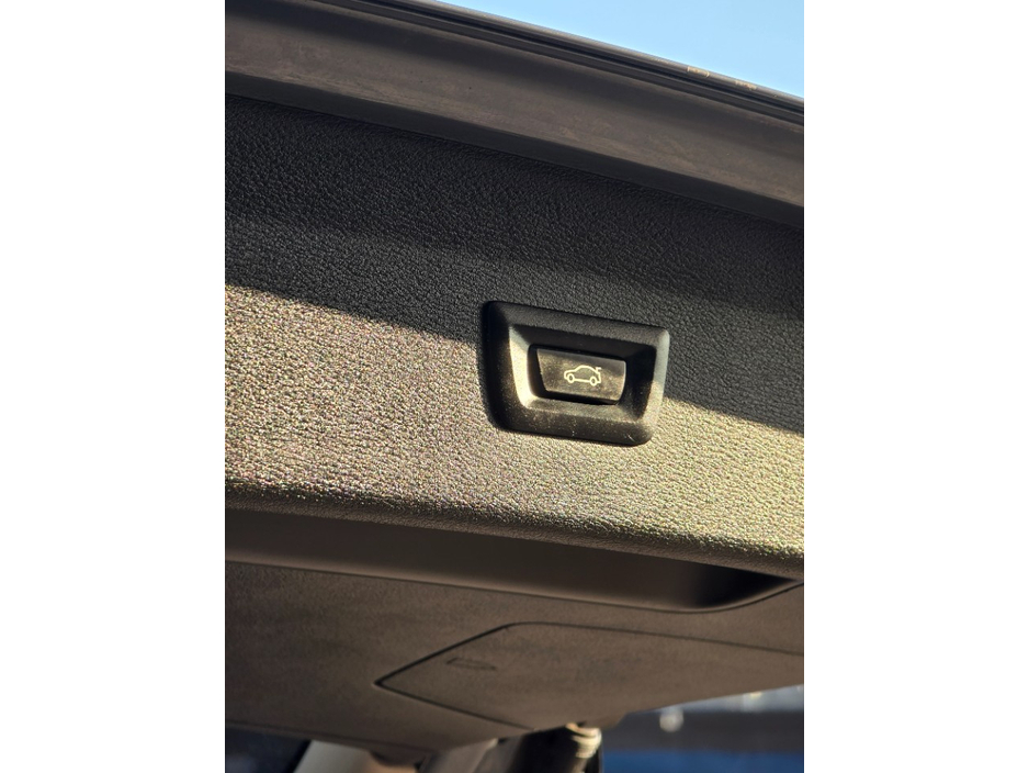 2020 BMW X1 - image 20