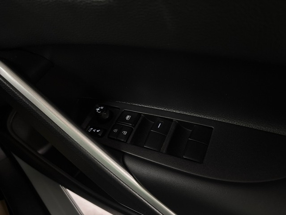 2024 Toyota Corolla Cross - image 16