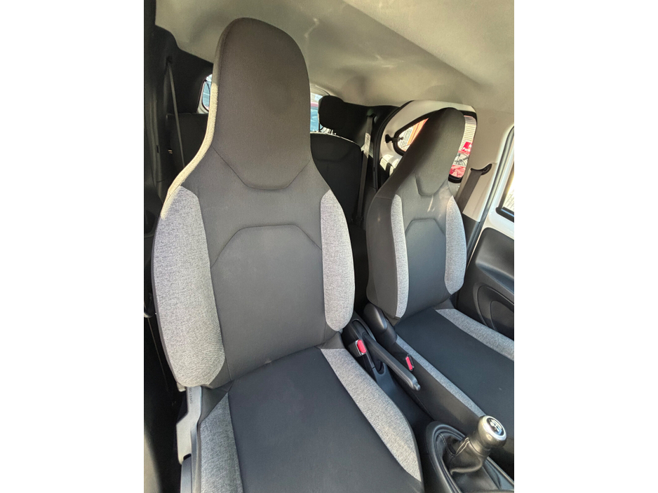 2022 Toyota Aygo 1.0 VVT-i x-play Smartphone €13,500