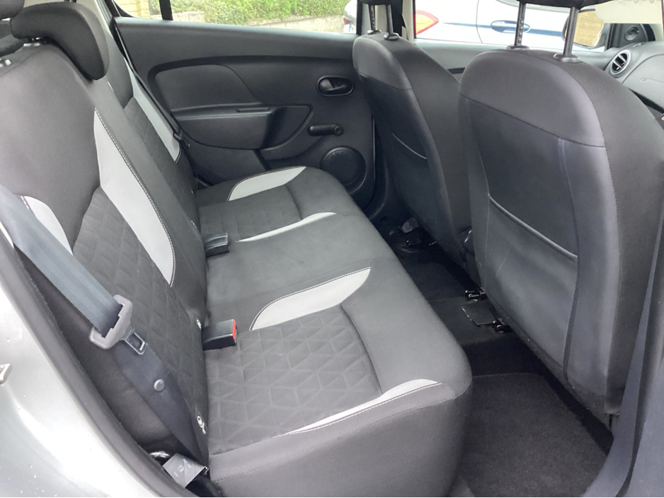 2015 Dacia Sandero - image 12