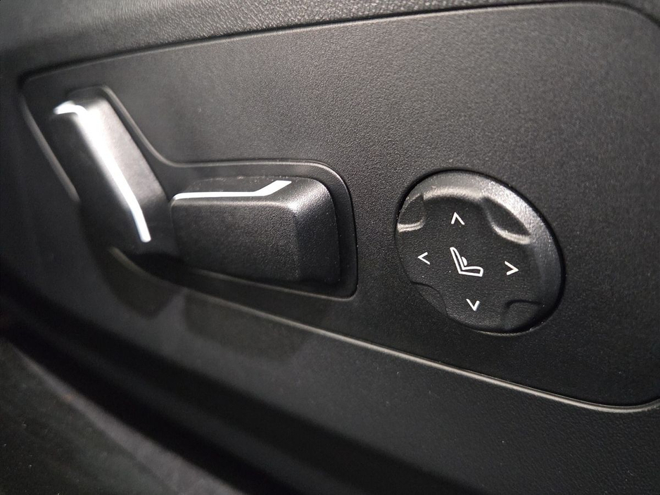 2025 BMW 5 Series - image 28