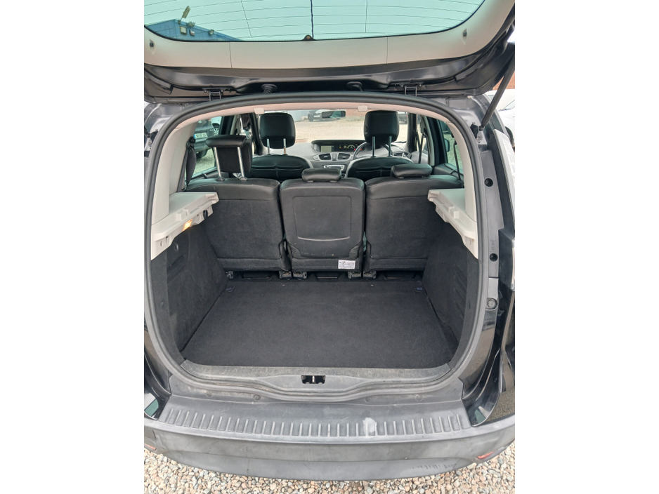 2013 Renault Scenic - image 9