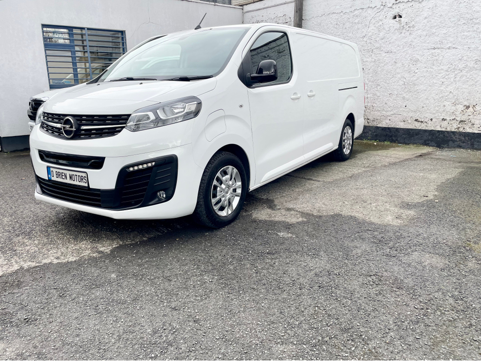 2022 Opel Vivaro - image 36