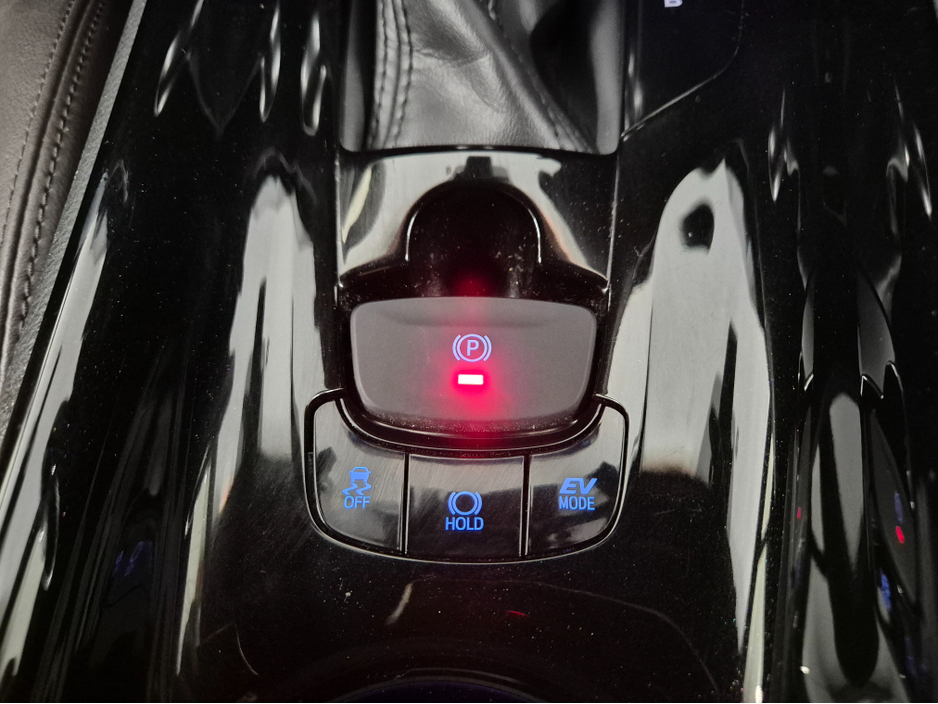 2019 Toyota C-HR **SPORT HYBRID**AUTO**KEYLESS ENTRY AND START**ANDROID/APPLE RADIO MEDIA UNIT**18" DIAMOND CUT ALLOYS**REVERSE CAMERA**HALF LEATHER SEATS**LANE DEPARTURE WARNING**ADAPTIVE CRUISE CONTROL**BLIND SPOT €21,949