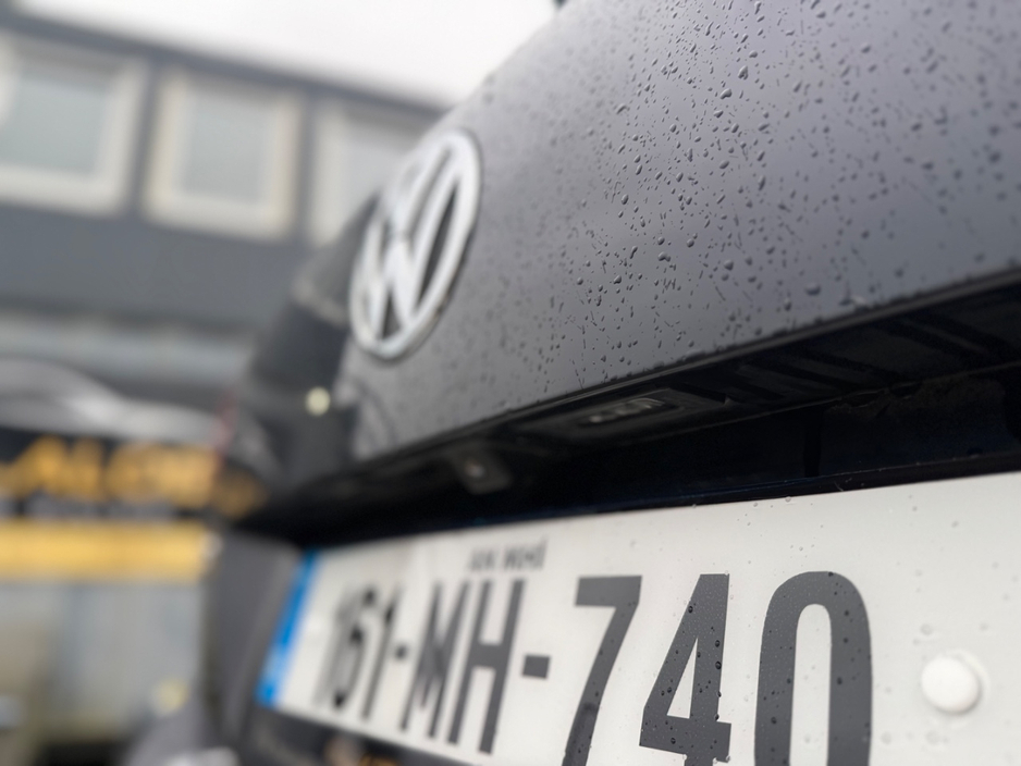 2016 Volkswagen Touareg - image 24