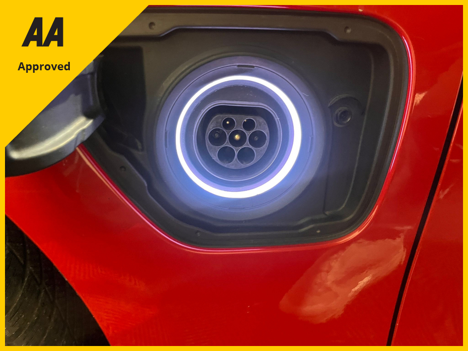 2016 BMW 3 Series - image 4