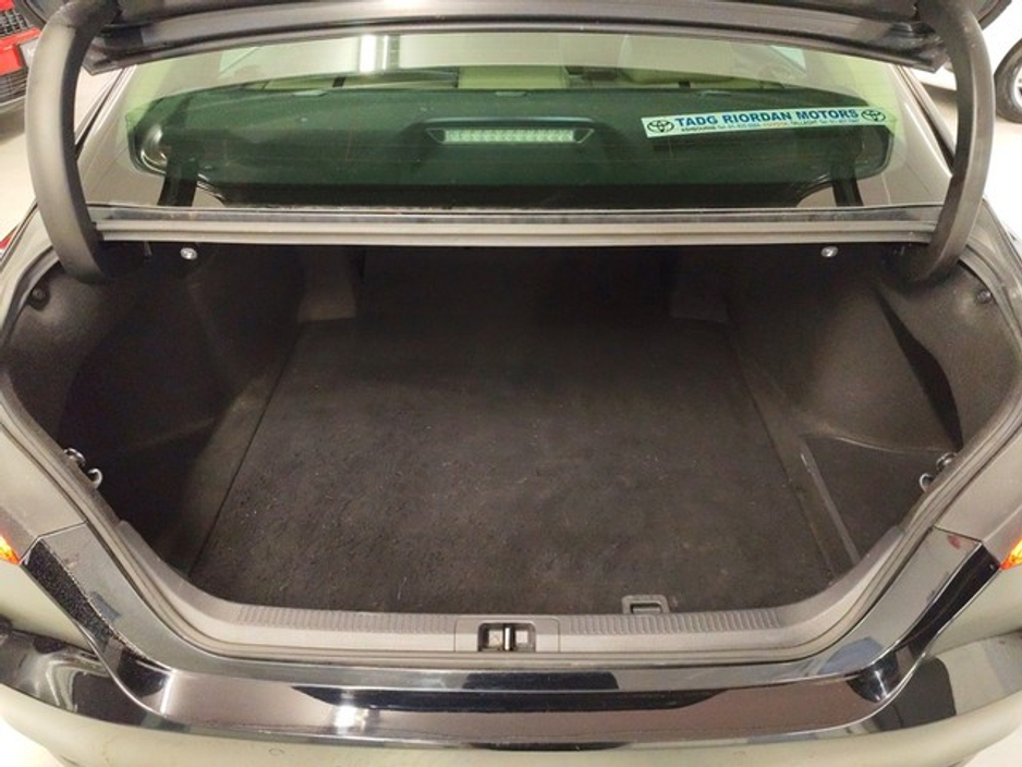 2019 Toyota Camry - image 10