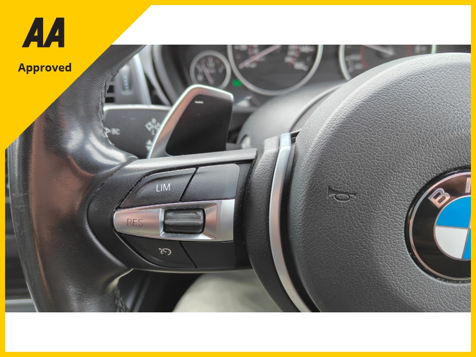 2018 BMW 3 Series - image 25