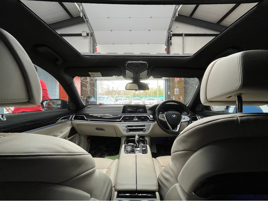 2016 BMW 7 Series - image 22