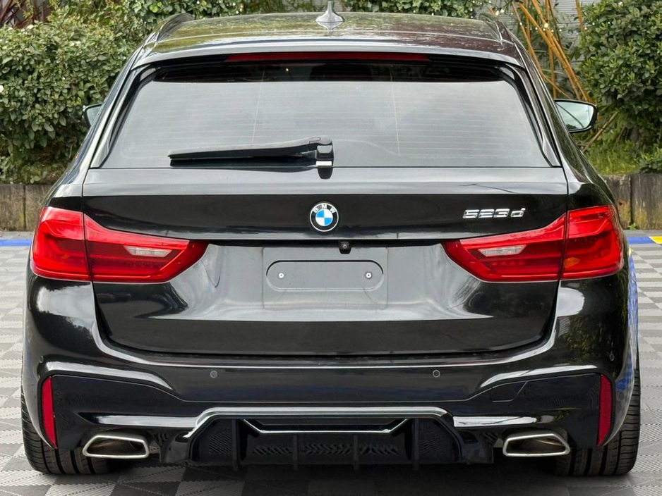 2019 BMW 5 Series - image 18