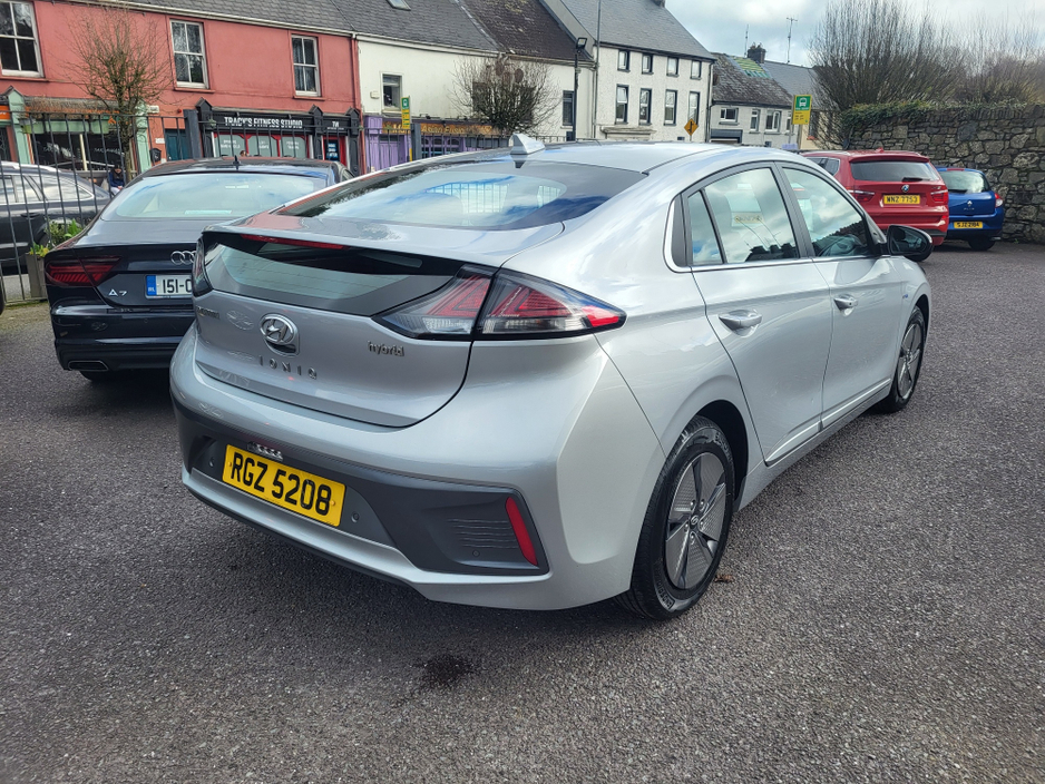 2020 Hyundai Ioniq - image 9