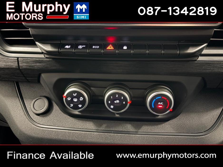 2023 Renault Trafic - image 15