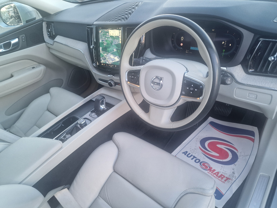2023 Volvo XC60 B4 Plus Bright 5DR Auto €44,950