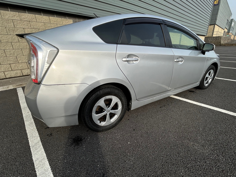 2016 Toyota Prius - image 6
