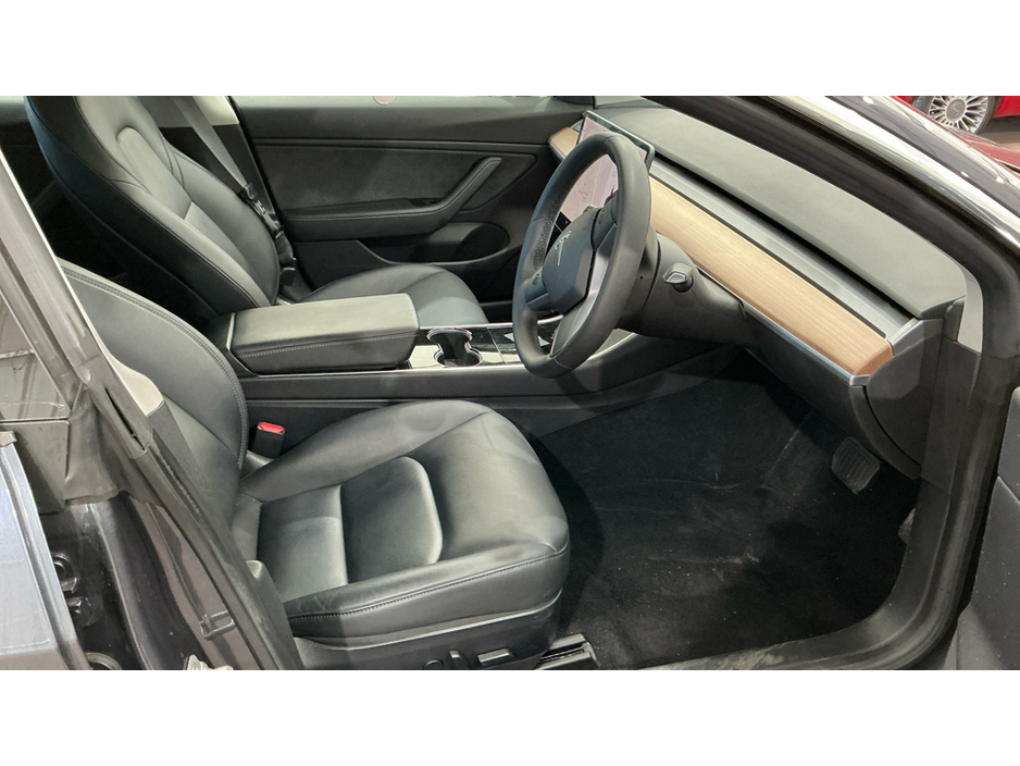 2019 Tesla Model 3 - image 10