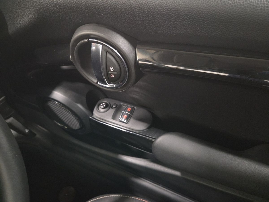 2021 MINI Hatch - image 23