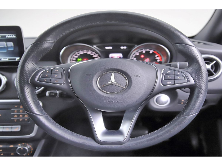 2017 Mercedes-Benz GLA Class GLA 180 *HALF LEATHER*REVERSE CAM*PARK SENSORS*