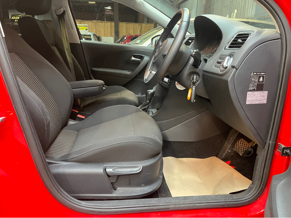 2014 Volkswagen Polo - image 10