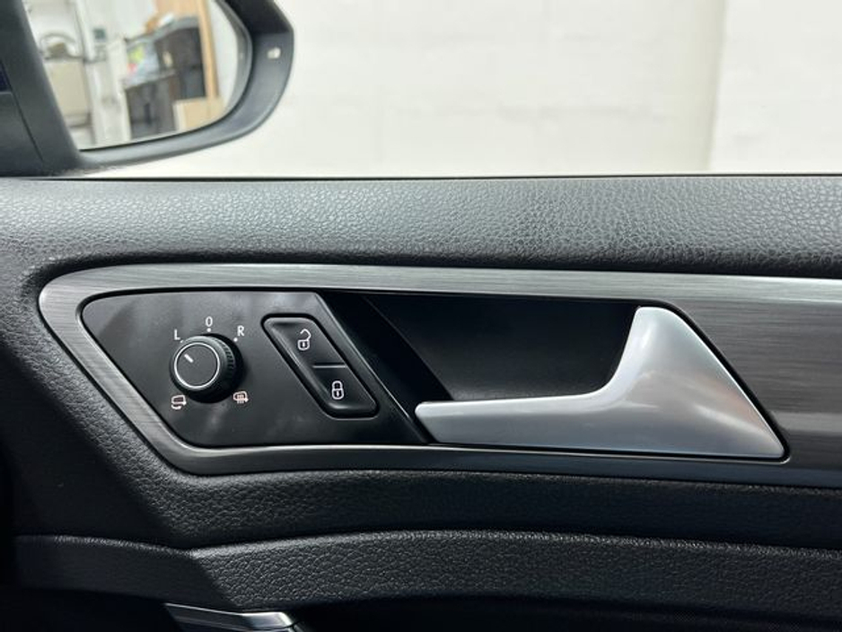 2019 Volkswagen Golf - image 30