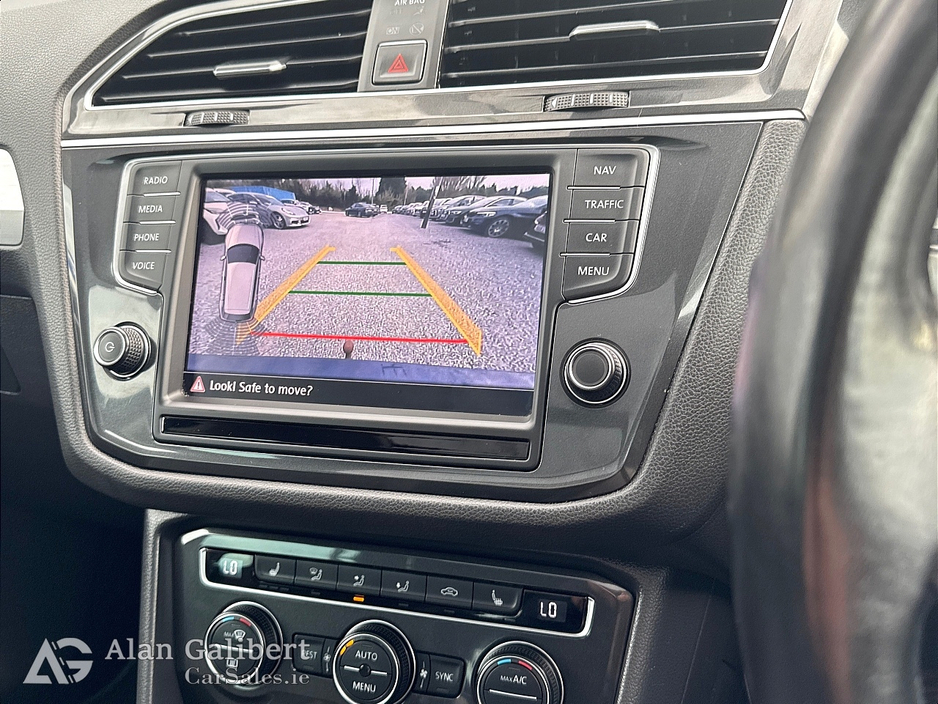 2017 Volkswagen Tiguan - image 14