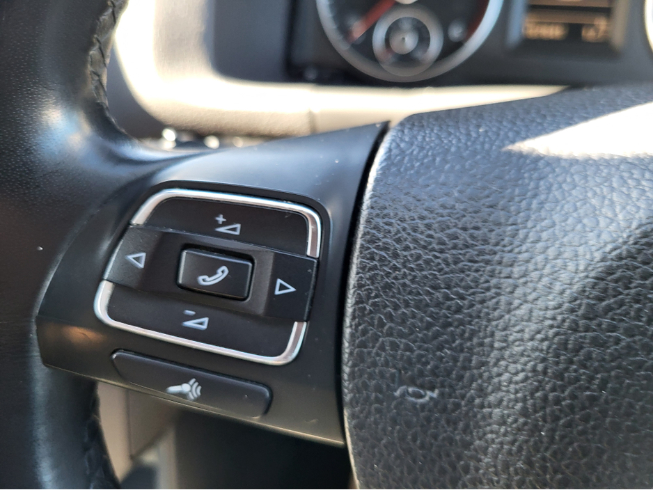 2014 Volkswagen Touran - image 26