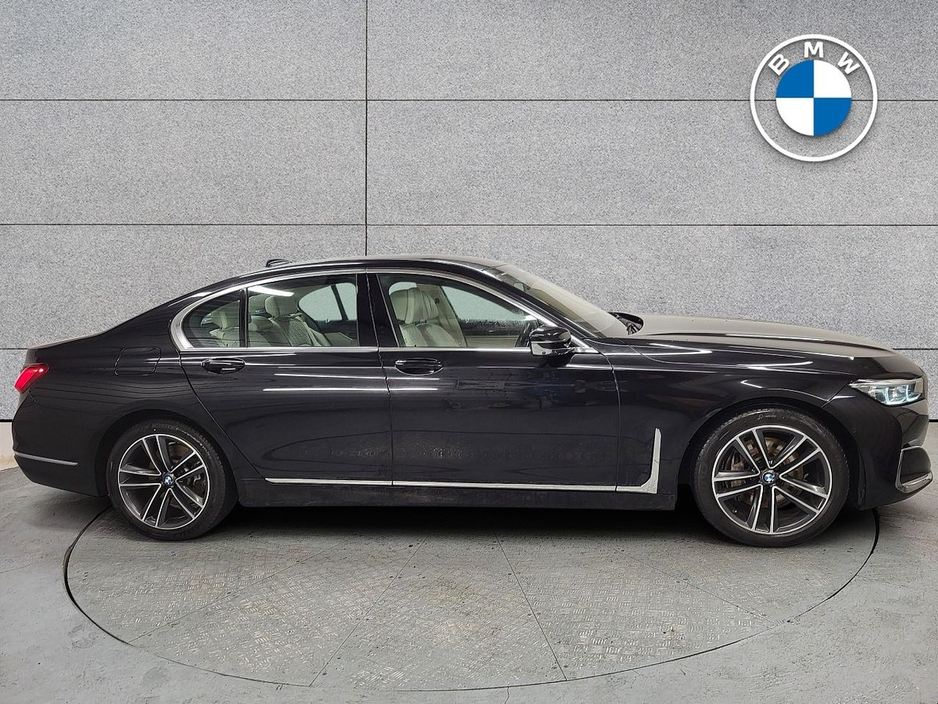 2020 BMW 7 Series - image 3