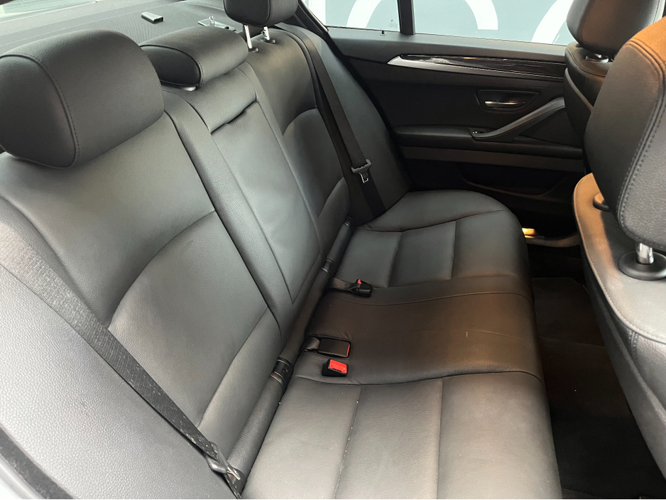 2017 BMW 5 Series - image 17