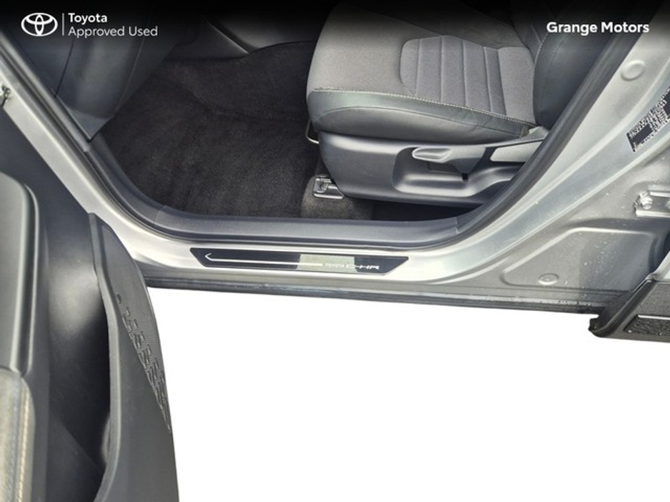 2024 Toyota C-HR - image 9