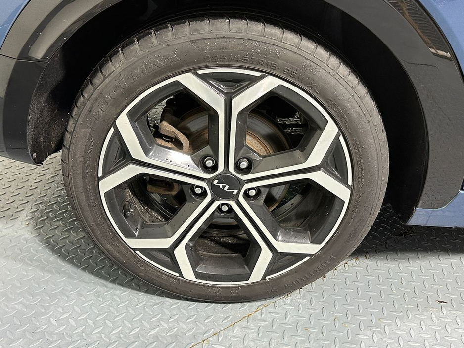 2023 Kia Niro - image 28