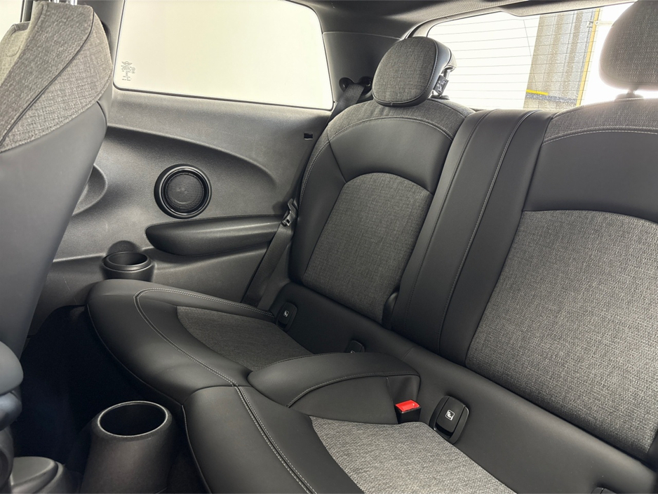 2022 MINI Hatch - image 30