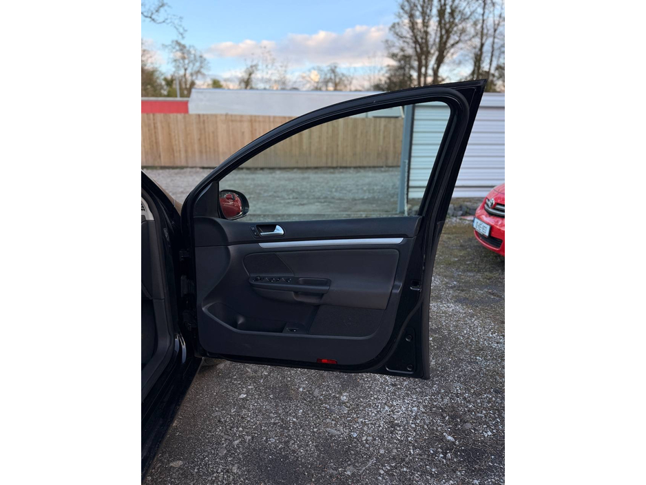 2008 Volkswagen Golf - image 32