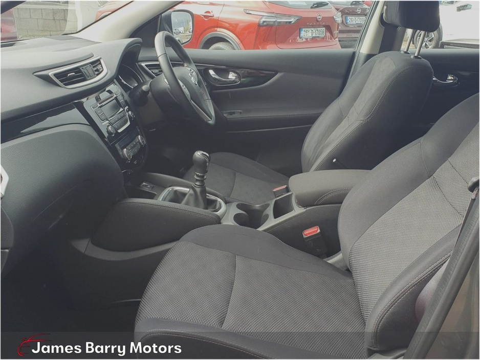 2015 Nissan Qashqai - image 4