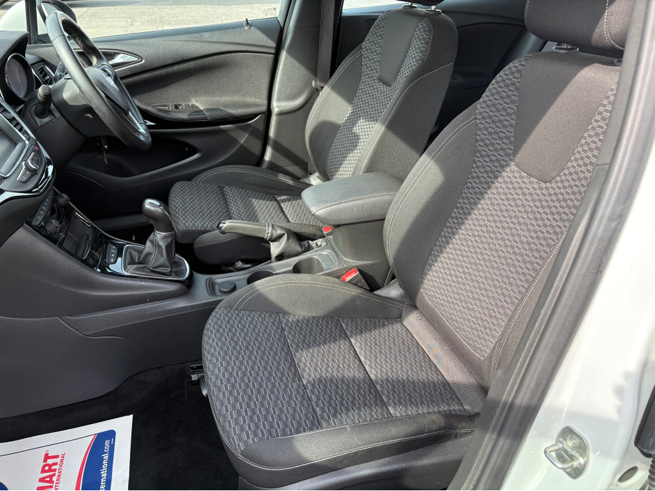 2019 Opel Astra - image 10