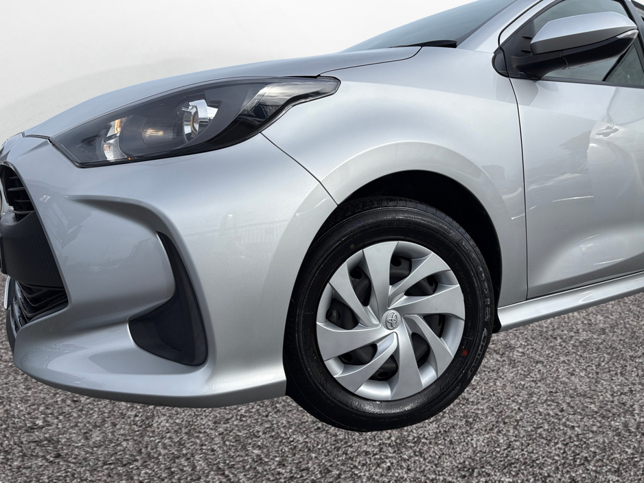 2020 Toyota Yaris - image 16