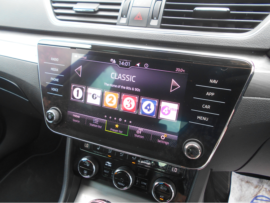 2021 Skoda Superb - image 10