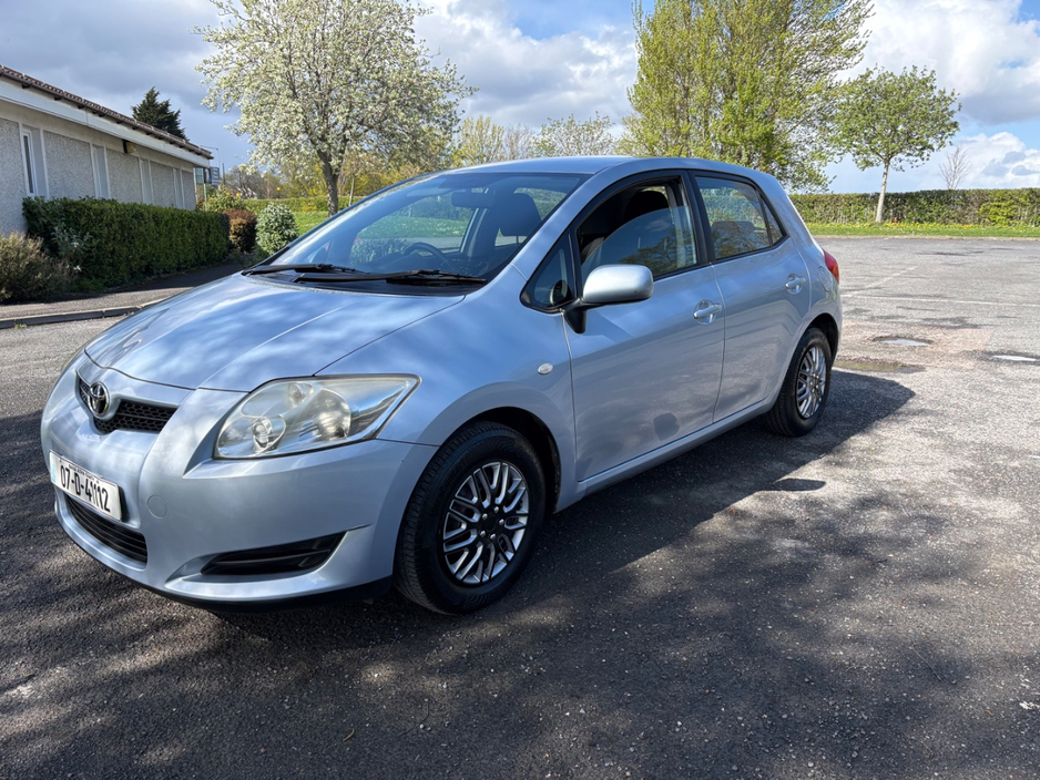 2007 Toyota Auris - image 2