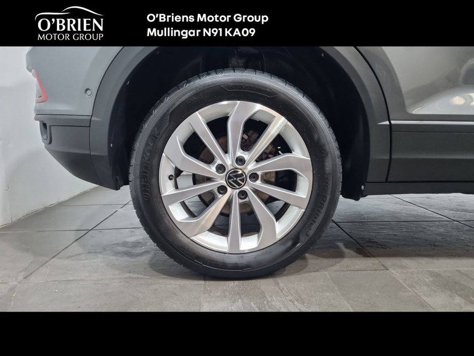 2024 Volkswagen T-Roc - image 9